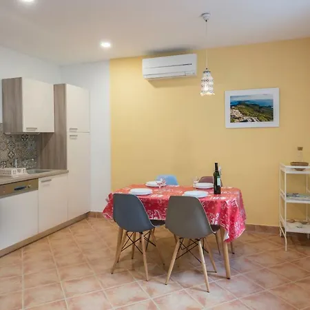 アパート Adrienne