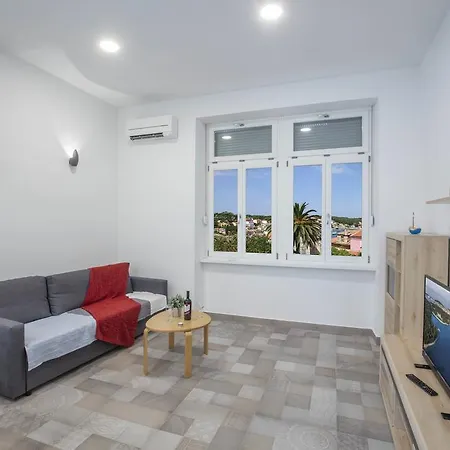 Adrienne Apartment *